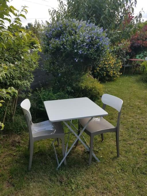 Petit Logement Sur Jardin Apartamento Saint-Herblain Exterior foto